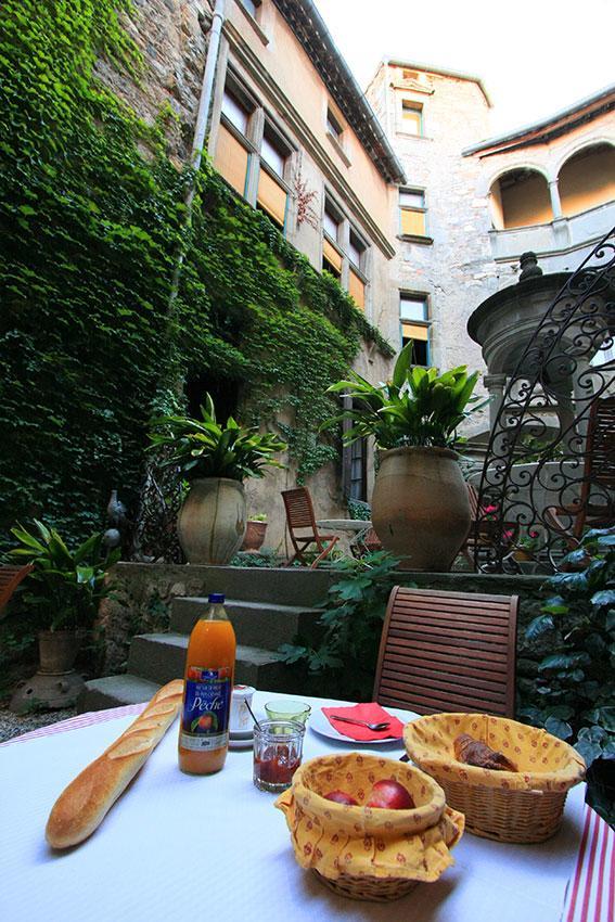 Hotel Restaurant D'Alibert Caunes-Minervois 外观 照片
